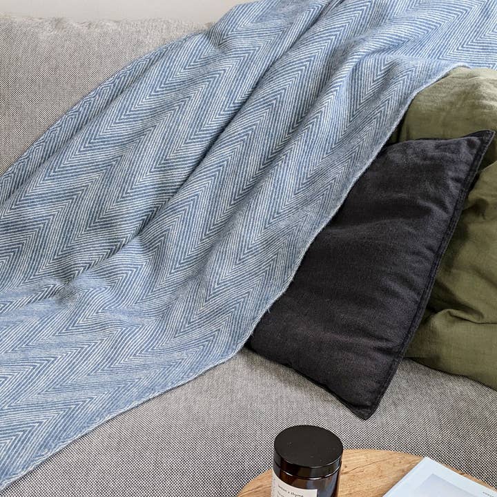 Coudre Berlin - Wholesale Throw Blanket - Wool blanket/cuddly blanket fine herringbone blue concrete6