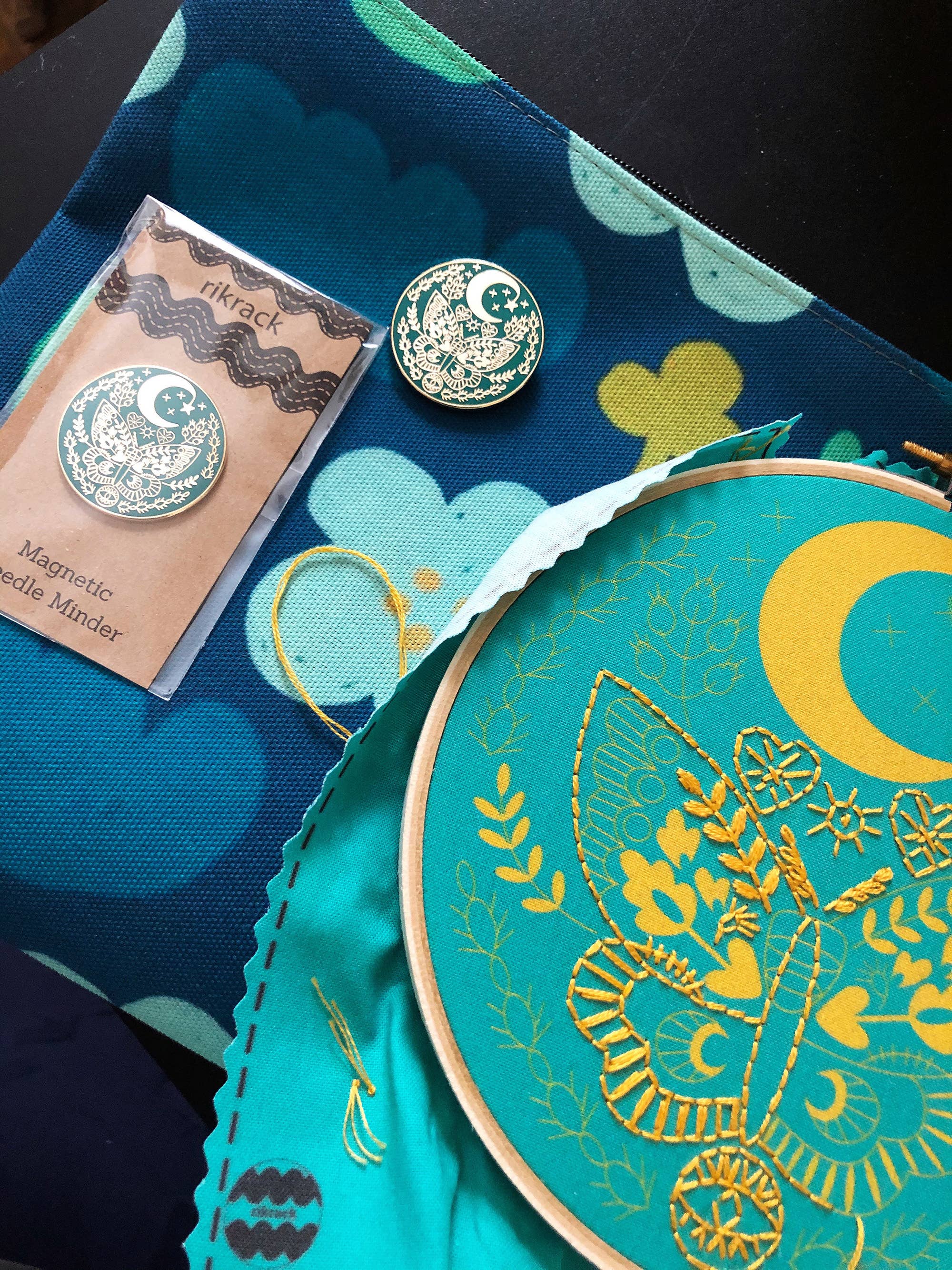 Rikrack - Vendita all'ingrosso Spilla da bavero - Fermaglio per ago Luna Moth in smalto5