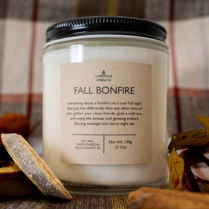 Lagerfeuer im Herbst für den Großhandel von Lumberville Candle Co.