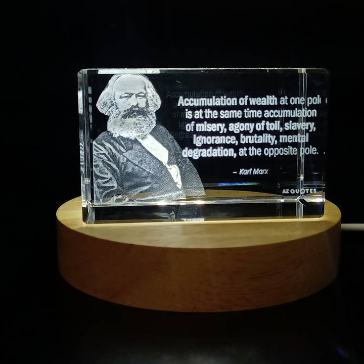 Sculpture en cristal gravée en 3D exquise de Karl Marx pour la vente par AB Crystal Collection