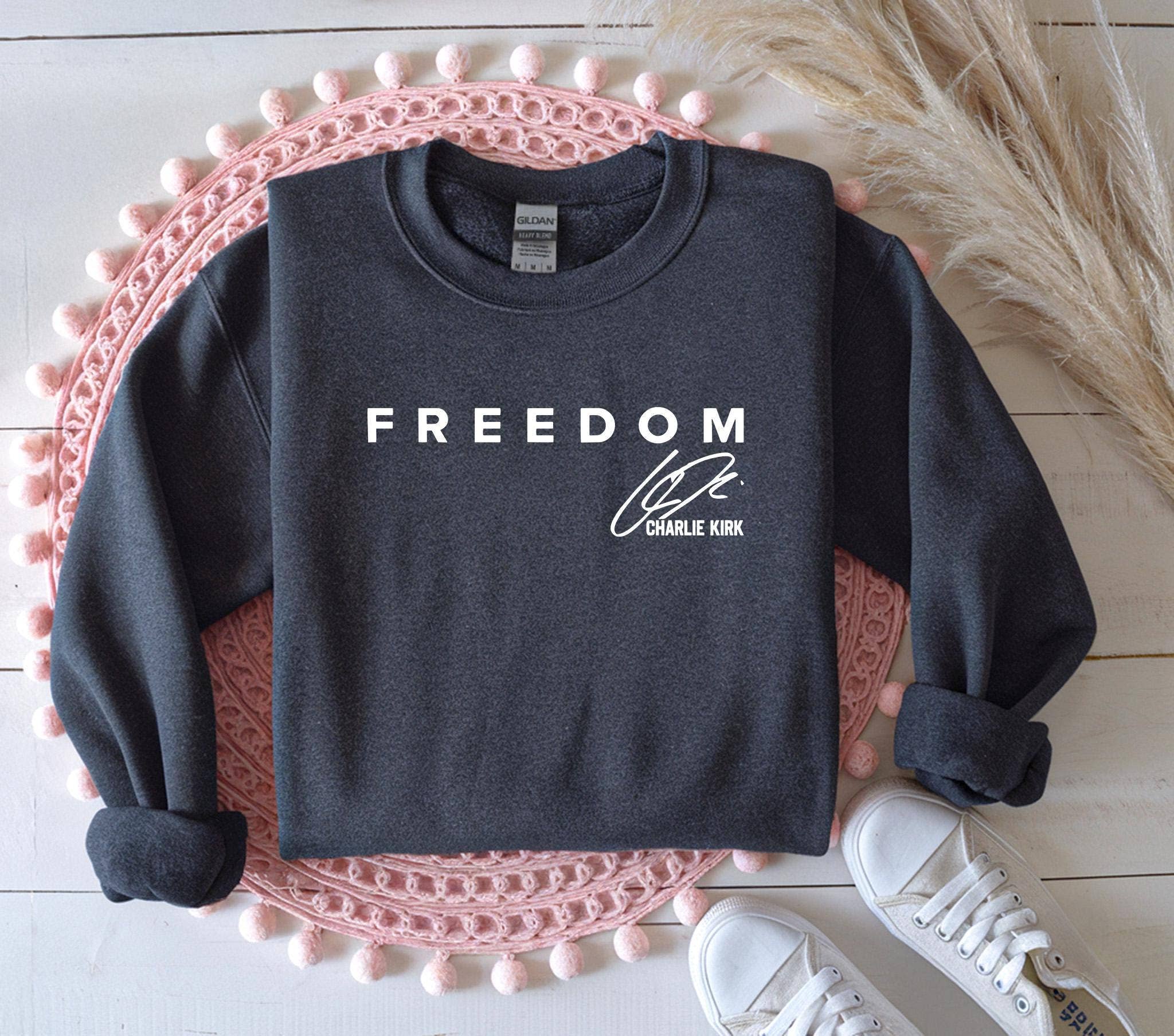 DLT Ecommerce - Vente T-shirt à imprimés – femme - T-shirt Liberté Charlie Kirk, Sweatshirt Charlie Kirk1