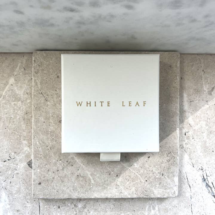 White Leaf – wholesale Gift box – Luxury White Leaf Gift Box1