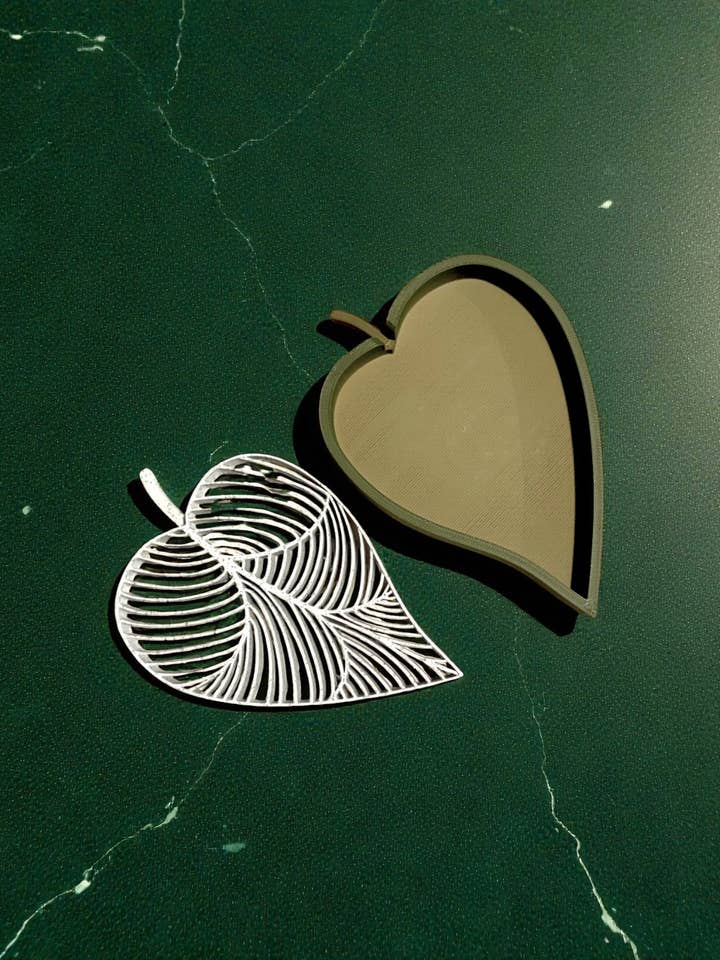 Teardrop Leaf Eco Soap Rest for wholesale by Maine Pottery Company