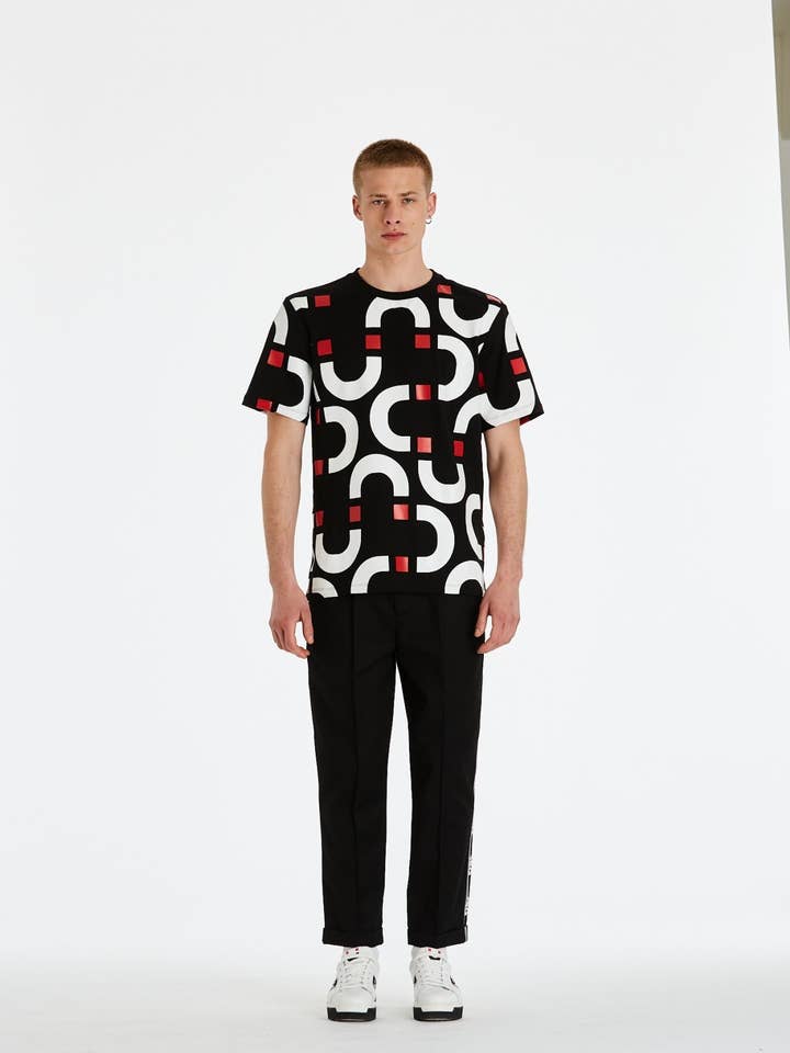 SVART/VITARE KEDJA TEE för wholesale av DSG