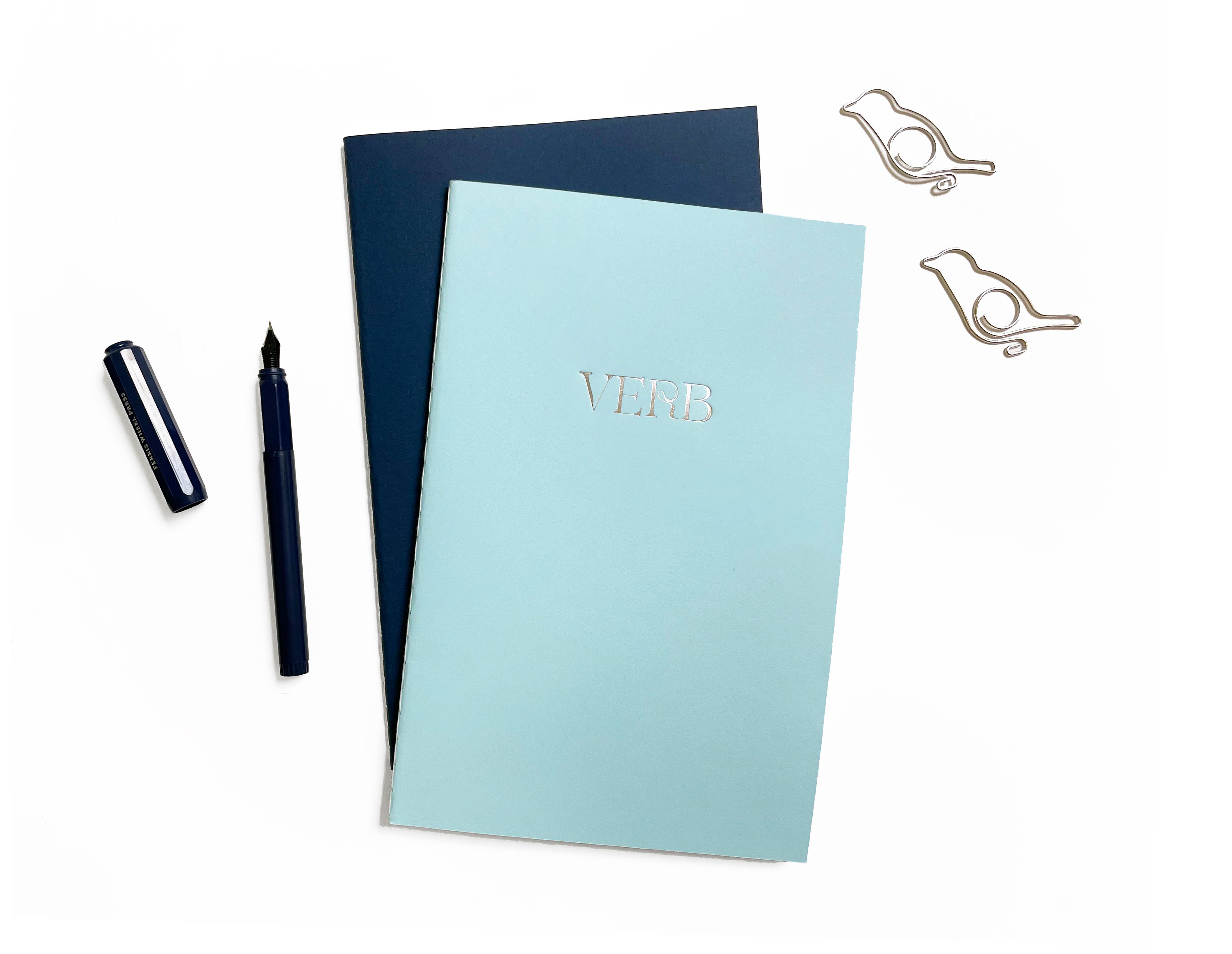 Studio Portmanteau – Großhandel Notizbücher – Individuell geprägtes Logo-Folien-Mittelheft-Notizbuch mit Sattelheftung5