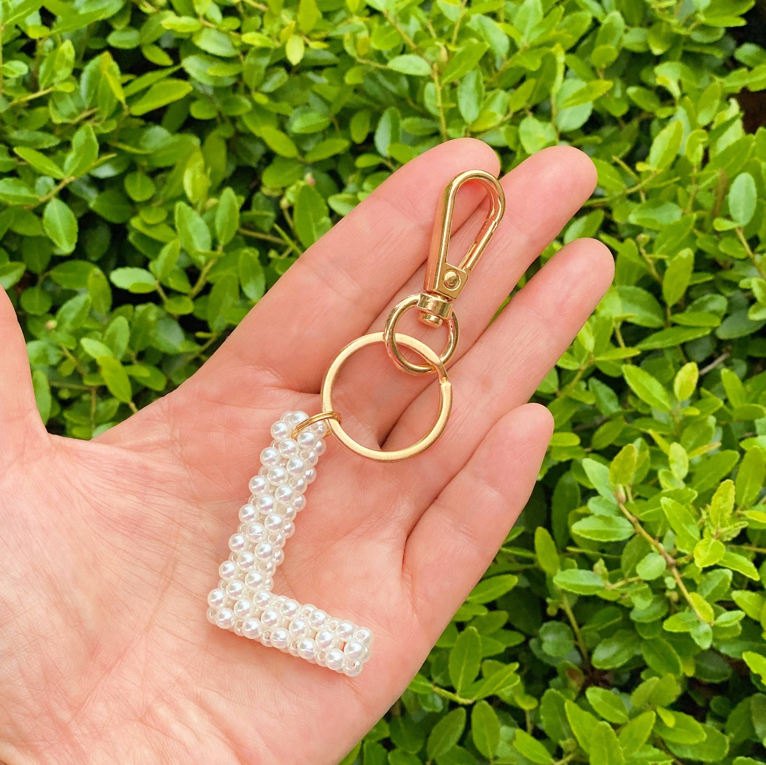 Ellison+Young – Engroshandel Nøglering - Dame – Håndstrikket Retro perle indledende nøglering1