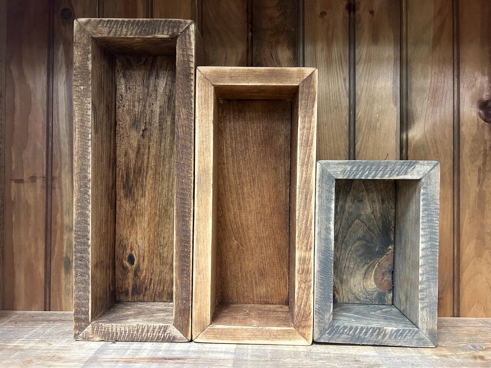 Brick and Beam Furniture Co. – wholesale Prydnadslåda – Rustik handgjord ladugårdsträlåda1