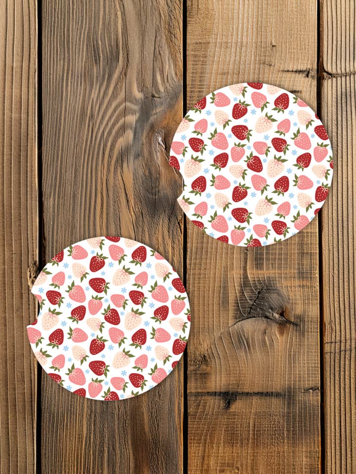 Ensemble de Sous-Verres de Voiture Motif Fraises pour la vente par Pop Cultur'd Co.