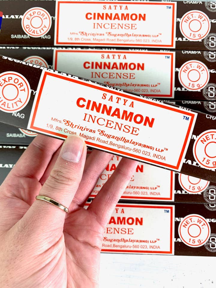 Incenso Satya Dark Canela - Pacote de 15 Gramas por atacado de Crystal Vibes Inc.