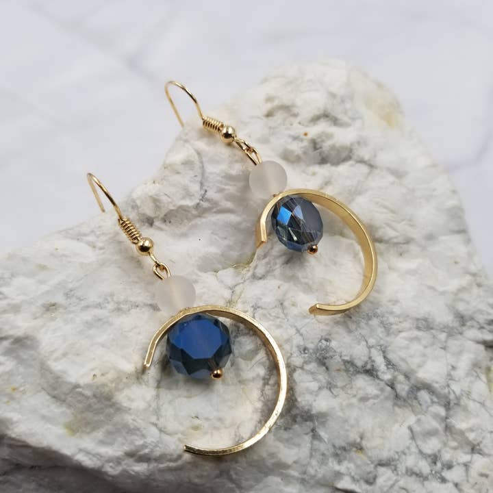 The Pretty Jewellery - Wholesale Dangle Earrings - Blue Crystal Semicircle Earrings