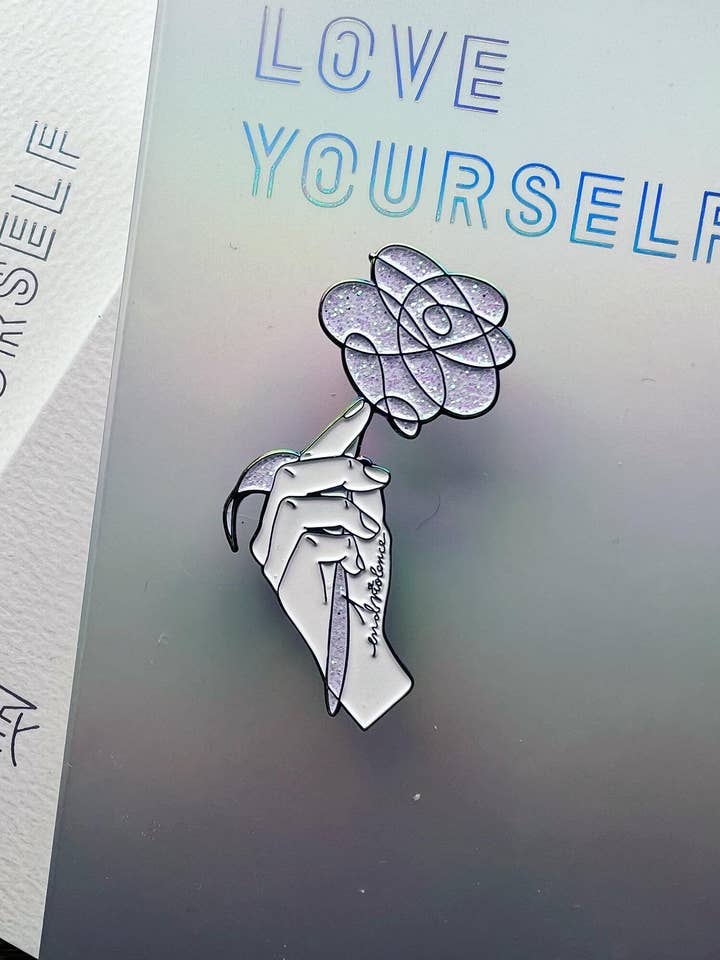 #endviolence pour la vente par fox & koi: stickers and pins