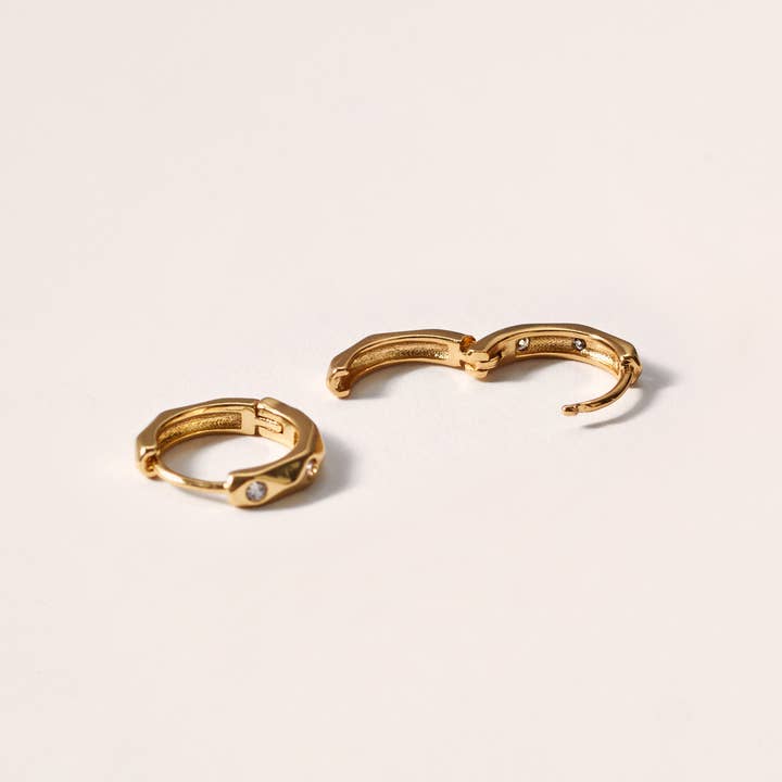 NISÍ - Wholesale Huggie Earrings - Dainty Diamond Huggies