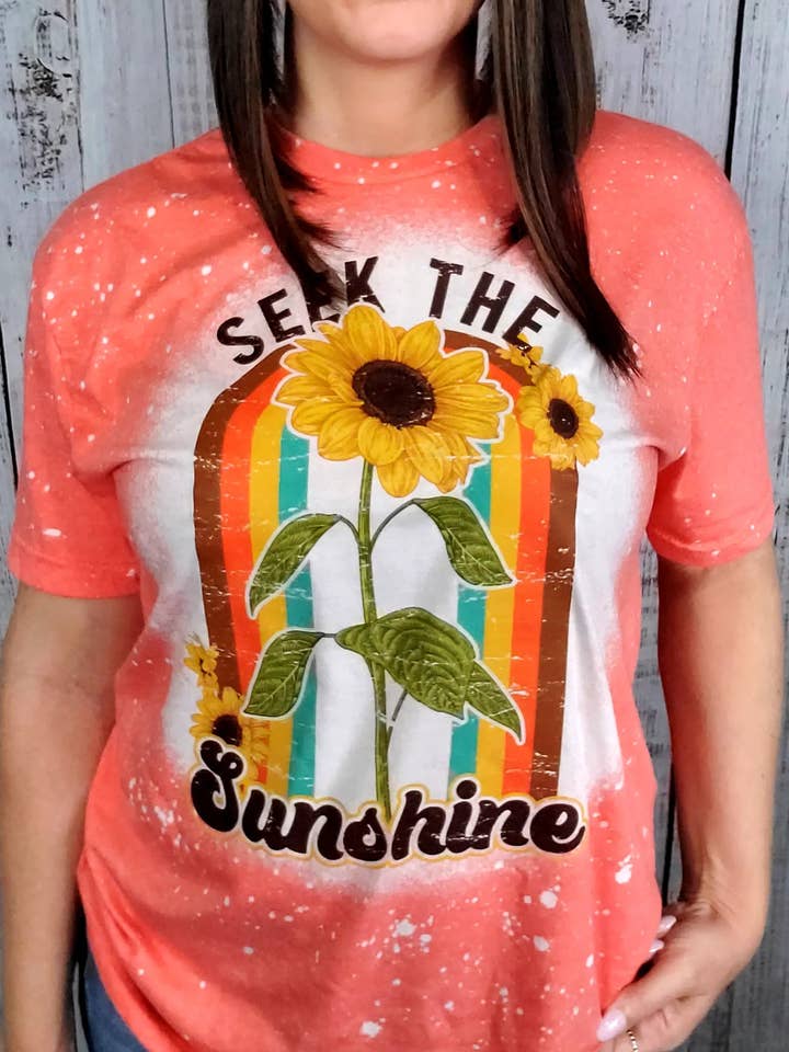 T-shirt blanchi Seek the Sunshine pour la vente par Wanderlust Designs Wholesale