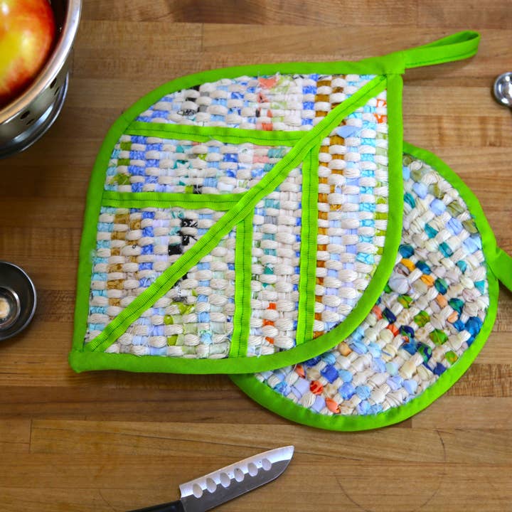 NEW! Leaf Potholder Set for wholesale by Atizan Goods by PeaceQuilts