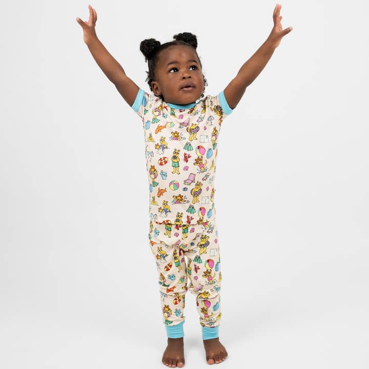 Cream Multi Arthurâ„¢ Family Vacation Bamboo Short Sleeve Kids Pajama Set for wholesale on Faire
