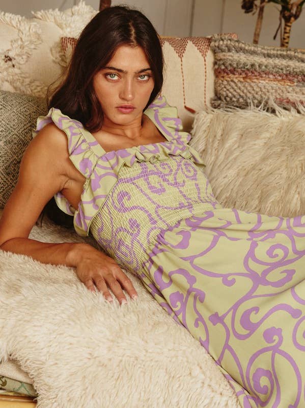 Robe midi tissée à corsage smocké et volanté D4043 pour la vente par BUCKETLIST OUTLET