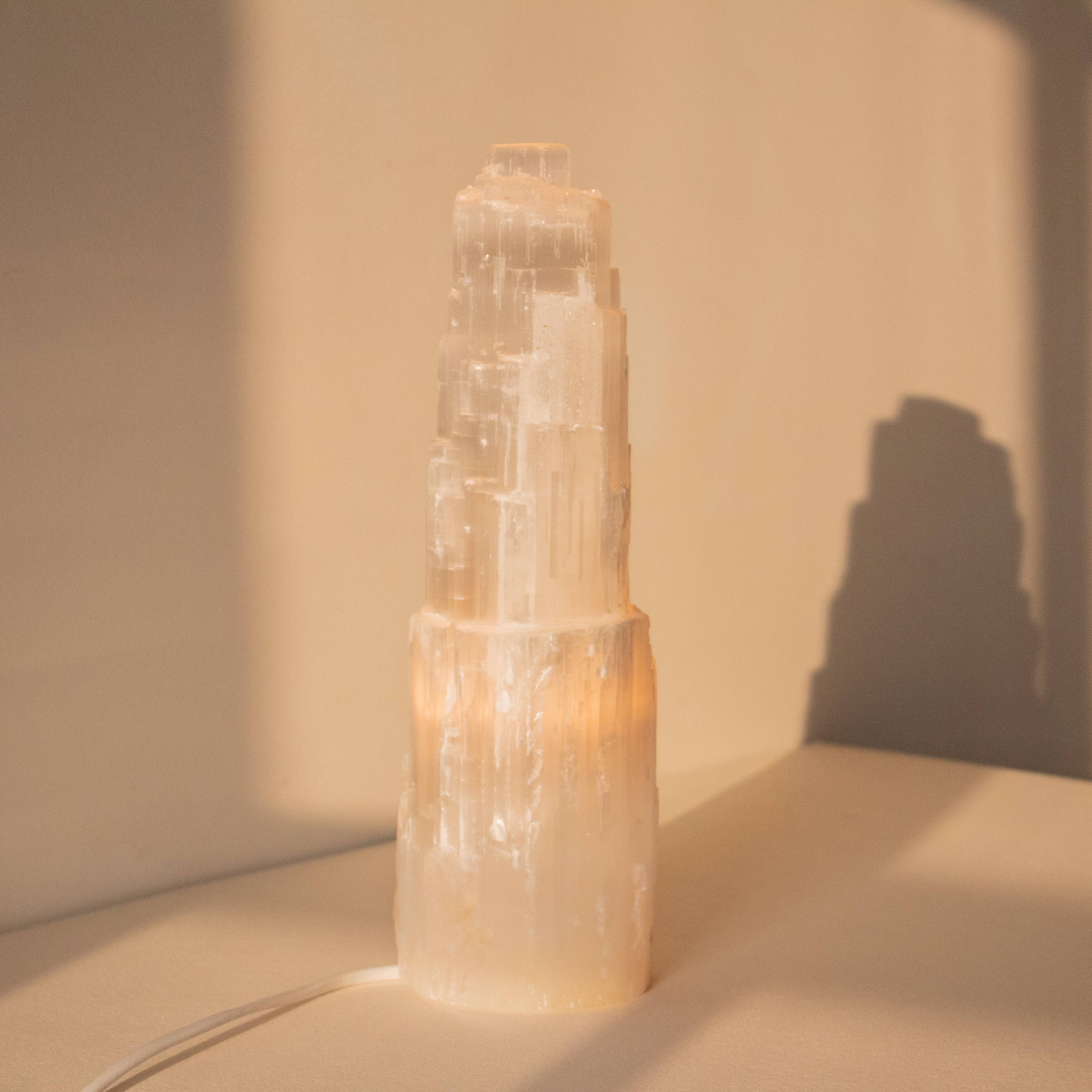ANAS CRYSTALCARE BV - Wholesale Accent/Desk Lamp - Selenite Tower Lamp1