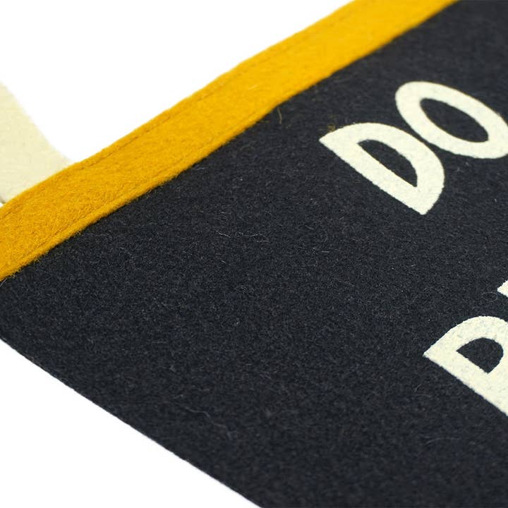 Oxford Pennant - Wholesale Flag - Do Right And Fear No Man Pennant1