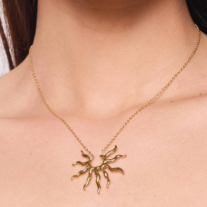 BYREN | ÉLINE L'ATELIER - Wholesale Halskettinghanger - Zonnestralen Ketting van roestvrij staal 224AQ139