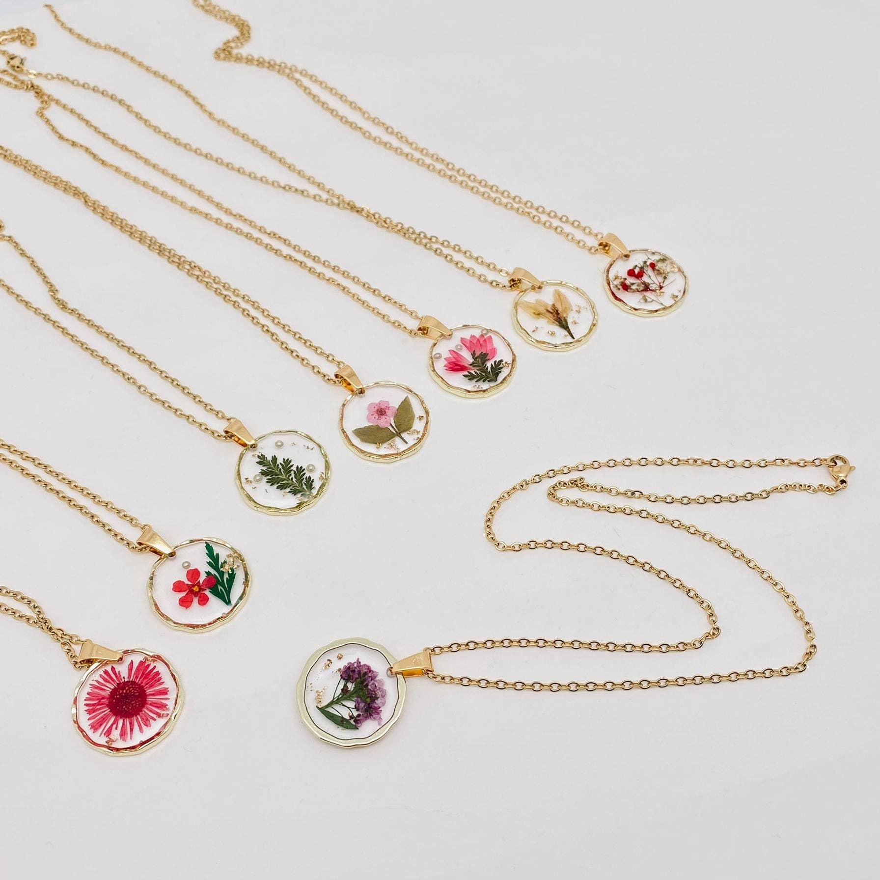 Mio Queena - Wholesale Pendant/Charm Necklace - Dried Flowers Floral Irregular Round Pendant Necklace - PDF11