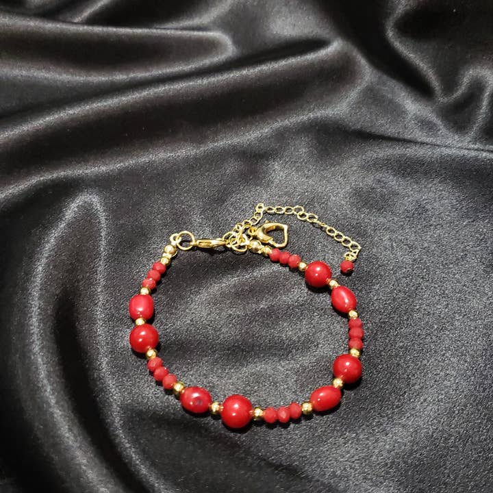 Armband med pärlor och koraller - B23 för wholesale av The Bijoux Collective