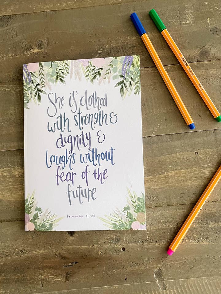 Sprüche 31, Vers 25 A5 Notizbuch für den Großhandel von Daisy & Joy Design