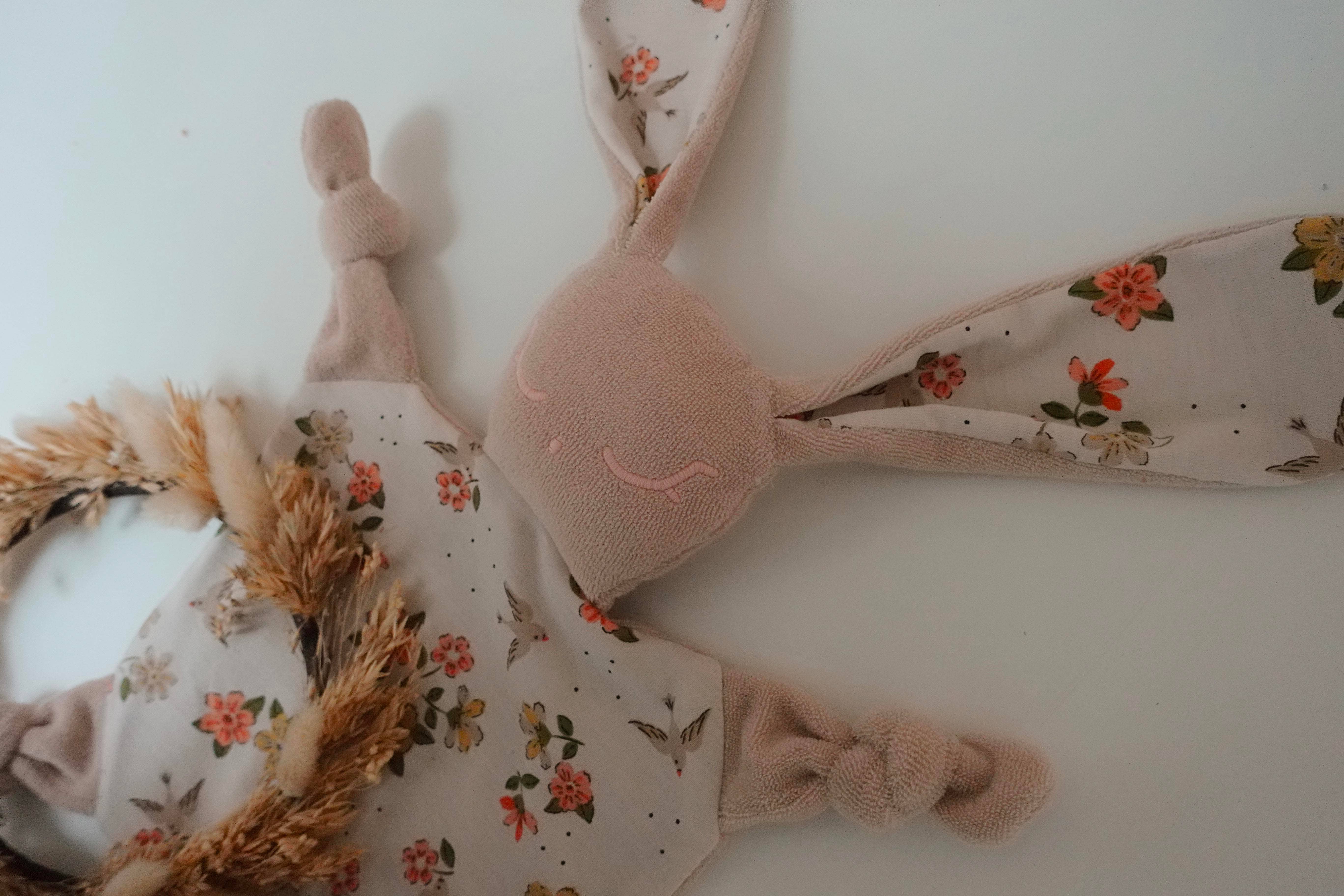 Louis & Jules Stambouli Conseil – Engroshandel Hyggetæppe - Baby – Doudou svamp chouchou – babyfugle7