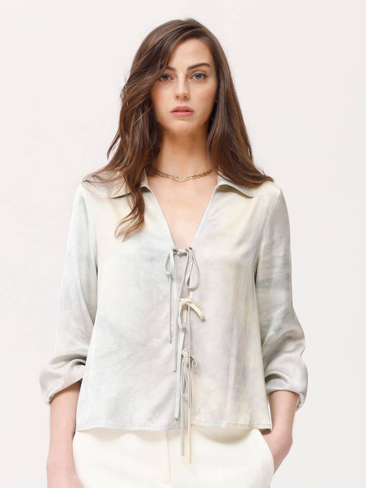 Garona-Hemd aus glänzendem Satin mit Batikmuster für den Großhandel von OKY