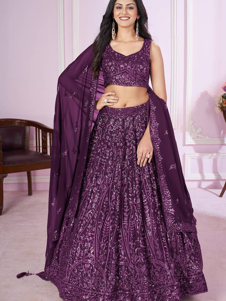 Lehenga Choli en Georgette Magenta Foncé pour Mariage Indien et Pakistanais - Broderie de Sequins et Fil pour la vente par HATKE BRIDE