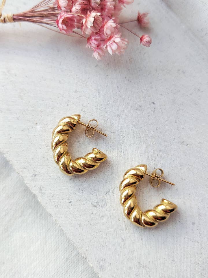 Anneaux Willow pour la vente par What Goes Around