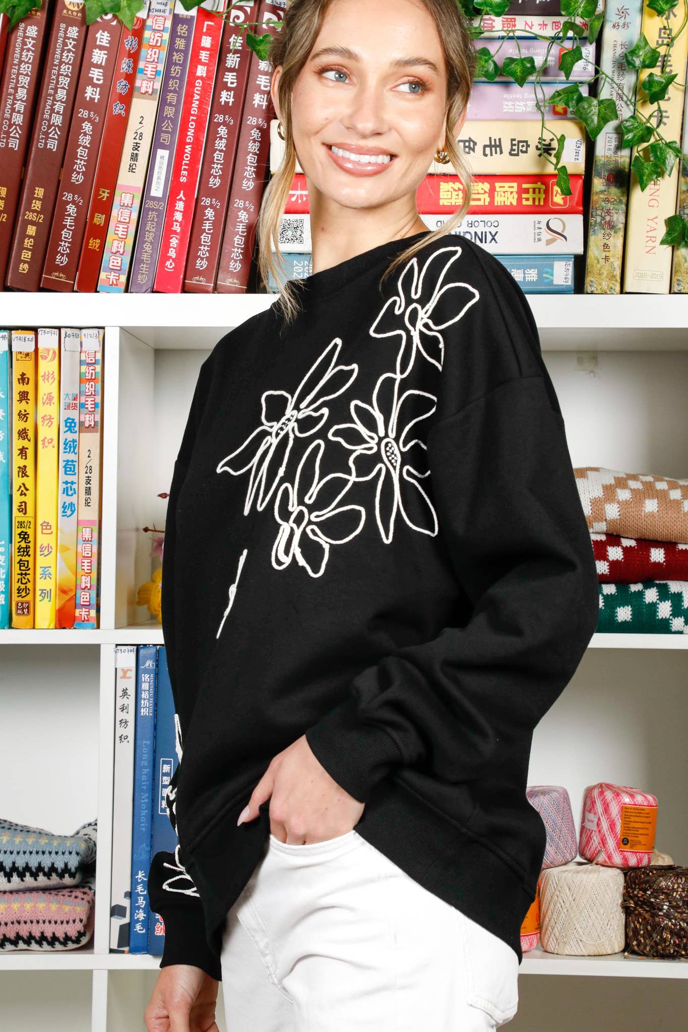 Vine & Love - Vendita all'ingrosso Felpa - Donna - Felpa girocollo a maniche lunghe con ricamo floreale VT8226923