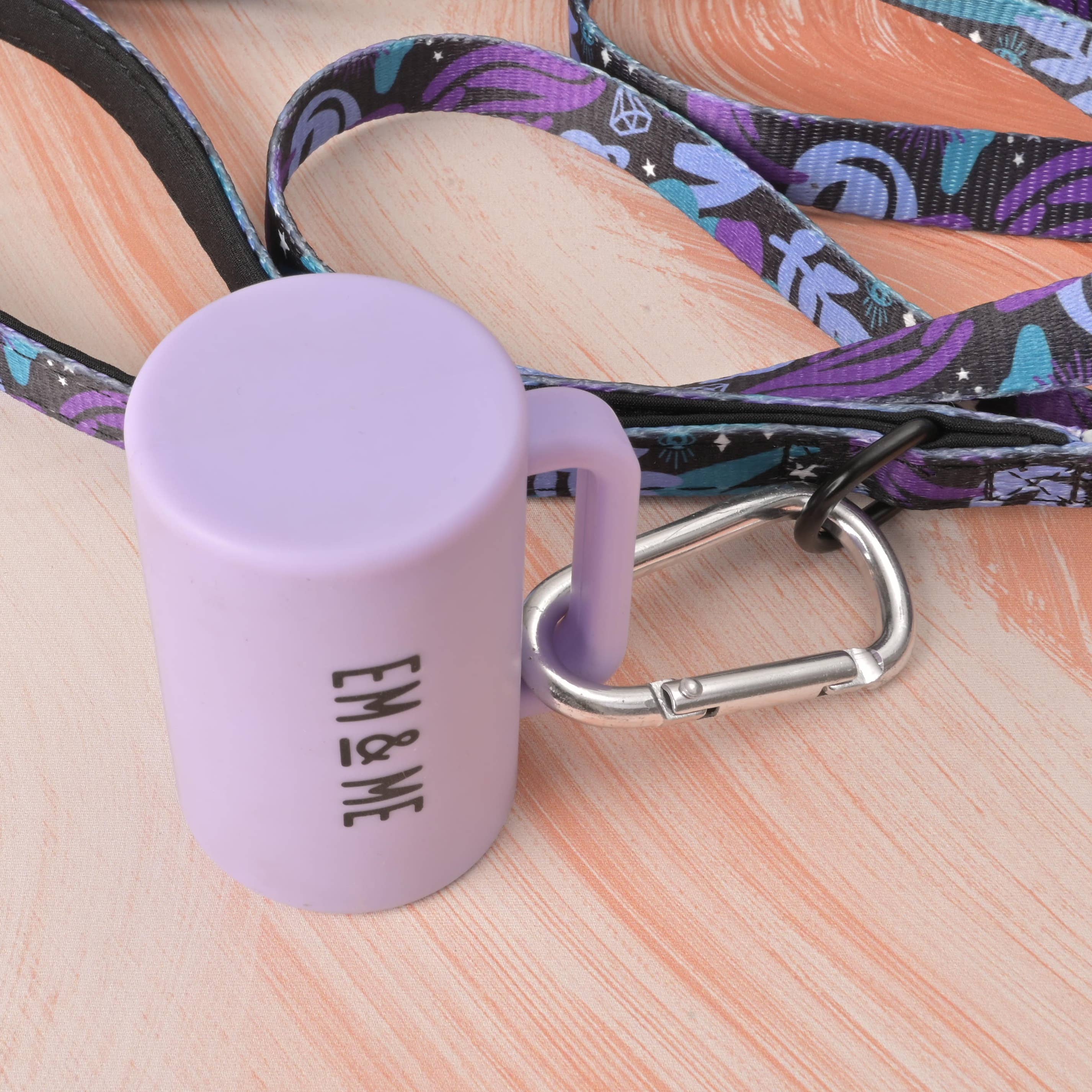 Em And Me Studio - Venta al por mayor Portabolsas de excrementos - Dispensador de bolsas para excrementos "Pick up that Sh*t"6