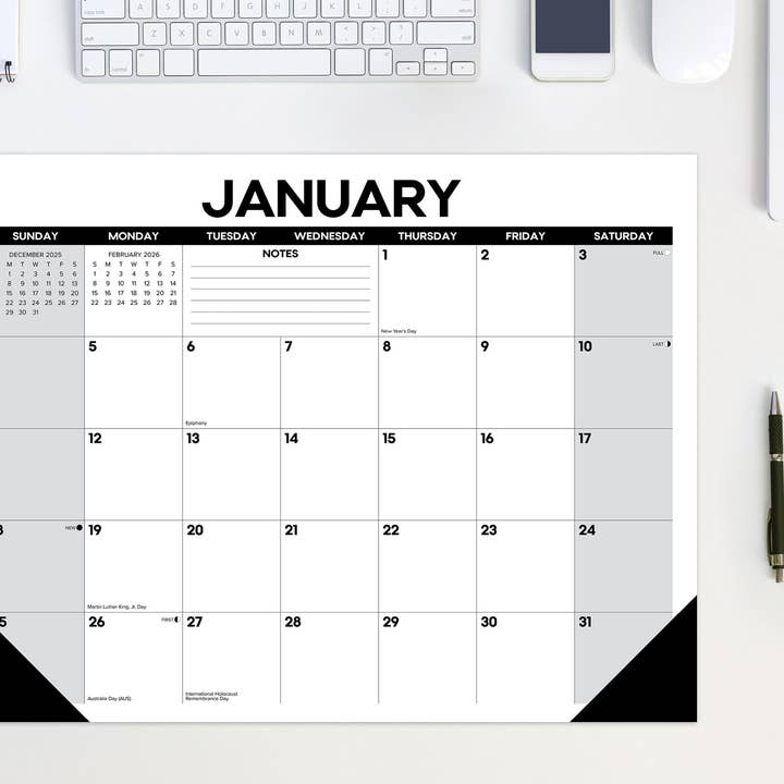 Basic 2026 22" x 17" Stor Månatlig Skrivbordsunderlägg för wholesale av Willow Creek Press & Gifts