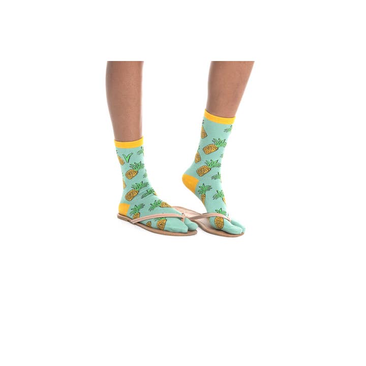 V-Toe Socks, Inc – wholesale Socks – Unisex – V-Toe Split Toe Novelty Pineapple Big Toe Tabi Socks3