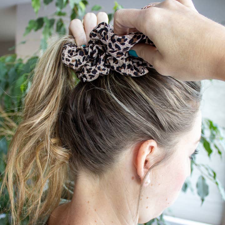 Daisy Dunes - Wholesale Scrunchie - Women’s - Monica Thick Hair Leopard Scrunchies | 3 Colors4