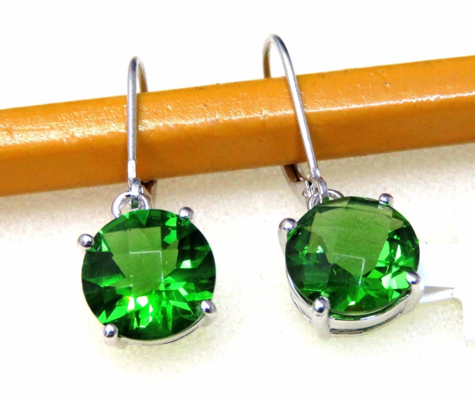 Twan Kee Jewelry - Venta al por mayor Pendientes colgantes - Pendientes colgantes de helenita verde Mt St Helens E81010L2