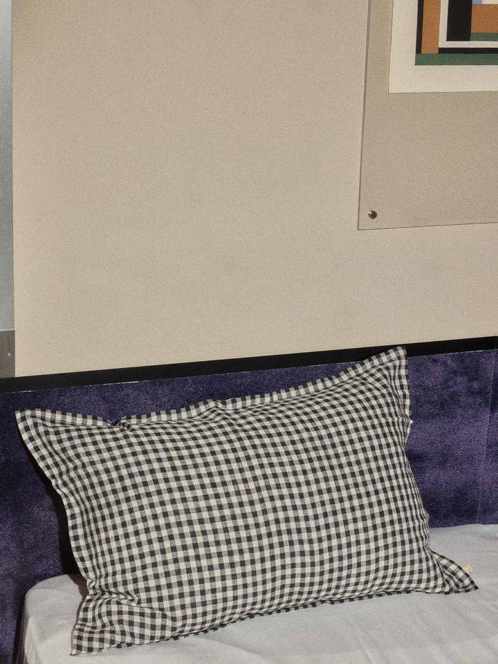 Kissenbezug aus Vichy-Leinen in Schwarz für den Großhandel von Gabrielle Paris