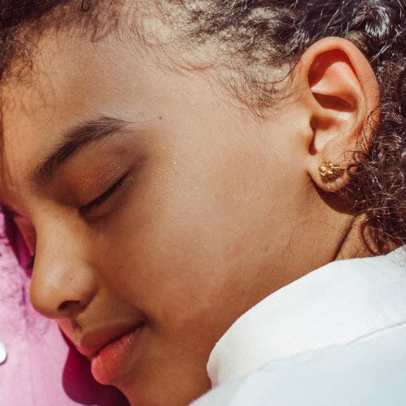 Tulpenohrring Nature Small (einheitlich) für den Großhandel von Joana Mota Capitão Jewellery