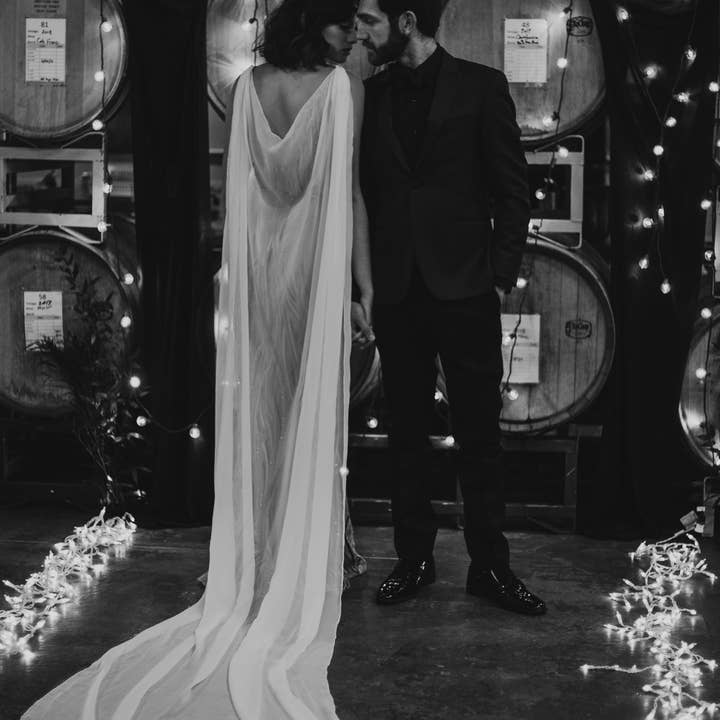 Over the Moon Bridal – wholesale Slöja - Dam – Mjuk Engelska Net Tyll Brud Cape Slöja