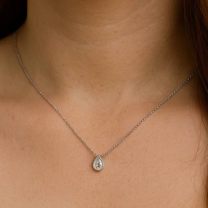 Collier Goutte de Lumière pour la vente par Karen Cole Timeless Treasures