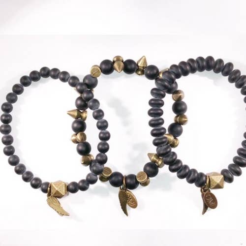 She Is Wild All Black Trio pour la vente par omibeads