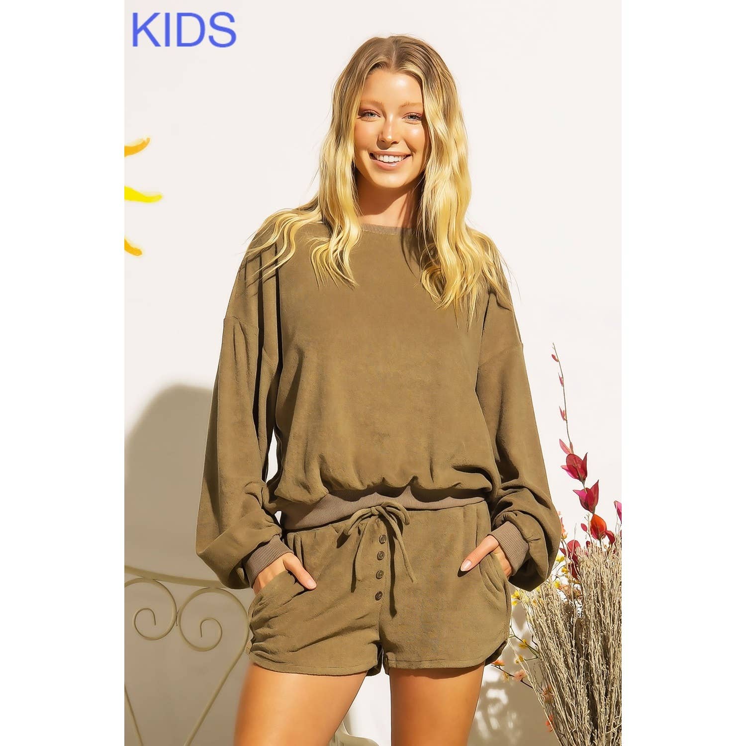 Sweet Generis – wholesale Lounge set – Women's – TOWEL FABRIC SWEATSHIRT AND SHORTS SET2