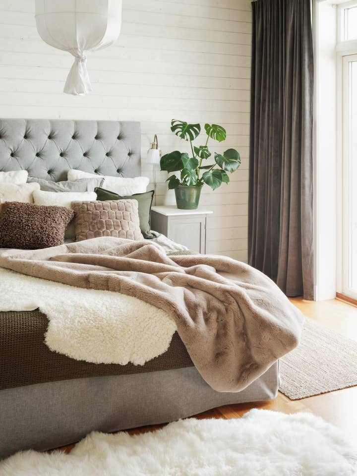 Lockigt Fårskinn_White för wholesale av Skinnwille Home