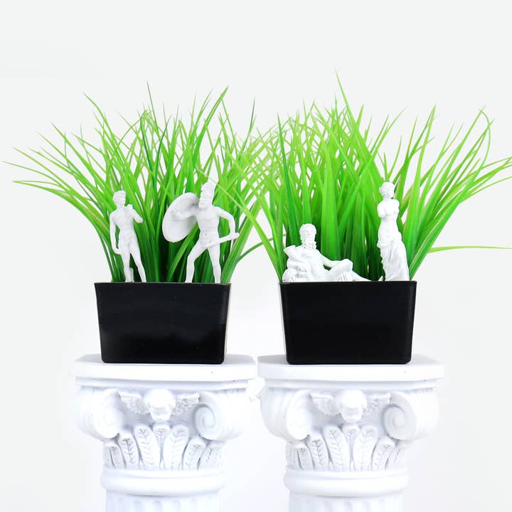 Gift Republic - Wholesale Plant Pot - Mini Plant Pot Statues