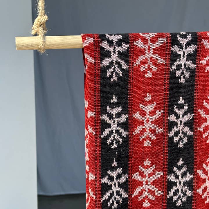Office Objets - Wholesale Coverlet - Ikat, traditional Indonesian fabric from the island of Savu (Timor) red and black 2m25x7546