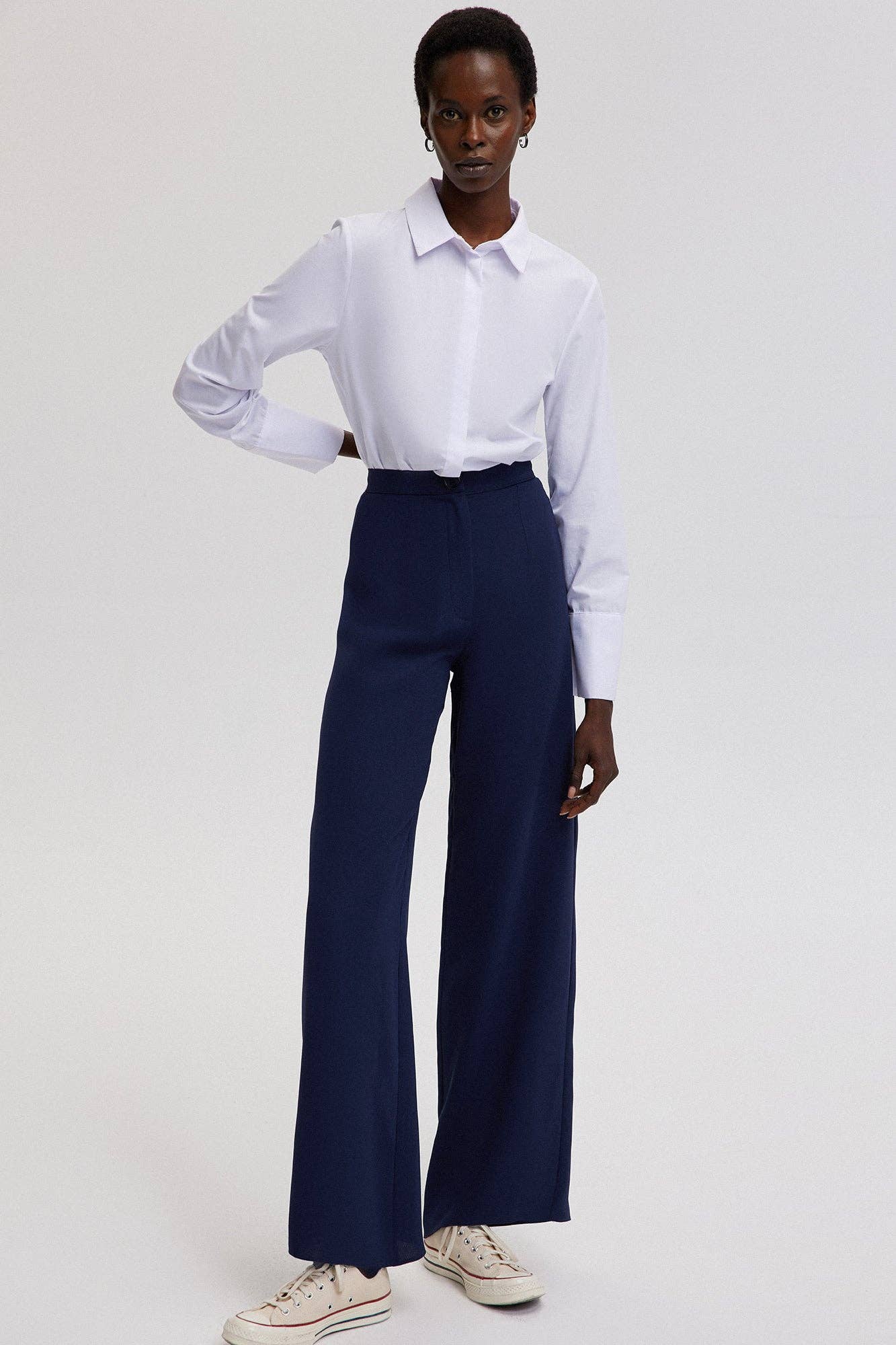 lazivert HOSE AUS CRÊPE MIT WEITEM BEINSCHNITT für den Großhandel auf Faire