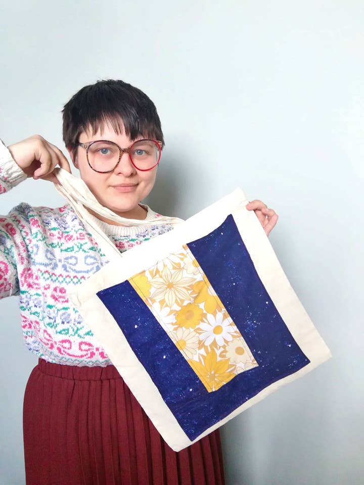 Borsa Alasia - Blu e Floreale per la vendita all'ingrosso da parte di Charlotte Vinsen