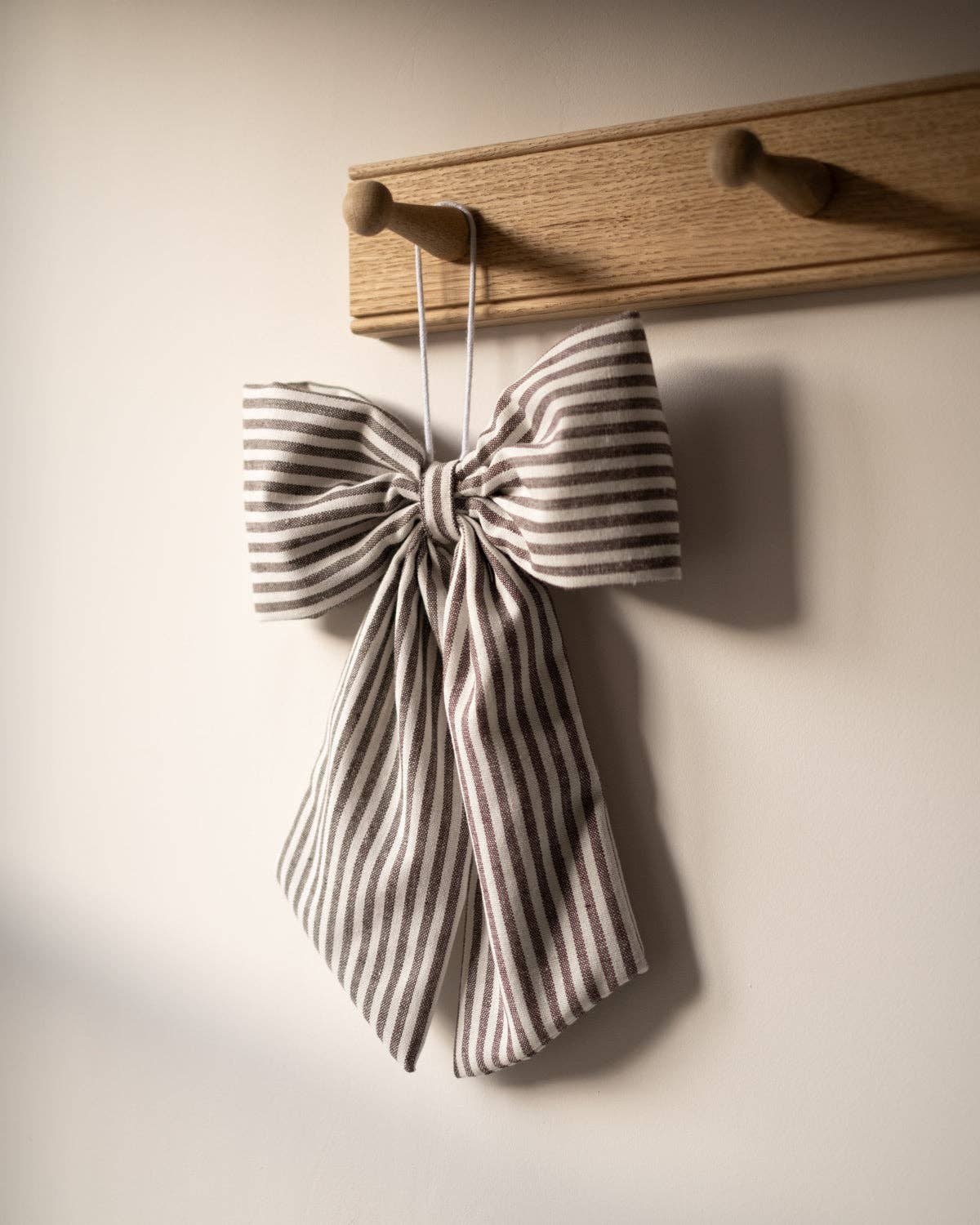 Hudson Home - Wholesale Decorative Tabletop Object - Brown & White Striped Hanging Bow