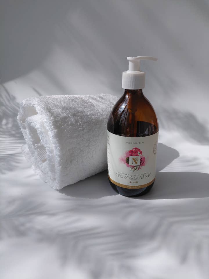 Cedar and geranium body oil (No Nuts) 100 ml, 500 ml, 3 L and 5 L for wholesale by d'Natureza - Saboaria da Serra, Lda