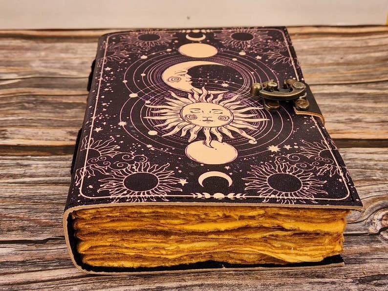 Jay mataji Handicrafts – Diário por atacado – Caderno de couro artesanal vintage com sol e lua celestiais - Grimório1